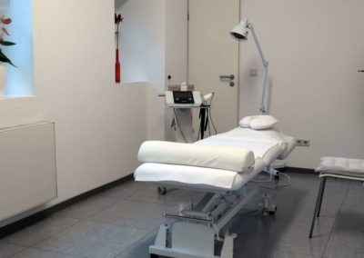 Ultraschallgerät / Utltraschalltherapie in der Physiotherapie Praxis Bochum